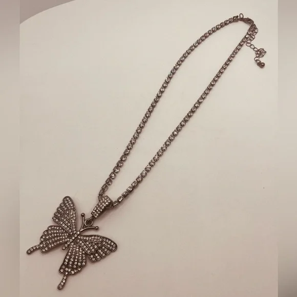 Necklace for women butterfly design - Picture 4 of 5